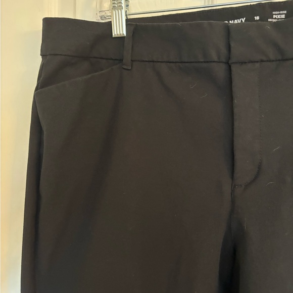 Old Navy Women’s High Rise Pixie - Picture 4 of 5